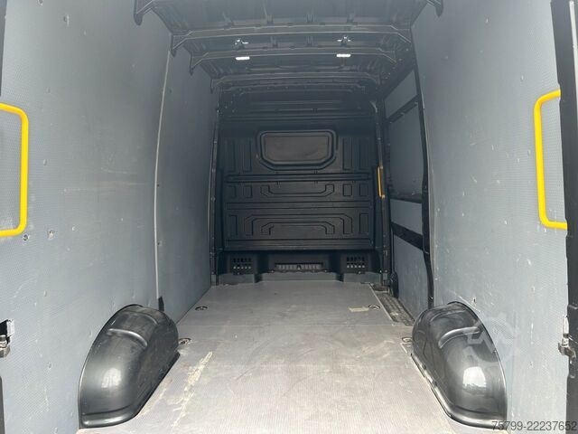Xe van mui cao MAN TGE Kastenwagen 4x2