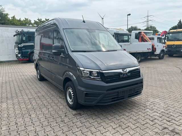 Xe van mui cao MAN TGE Kastenwagen 4x2