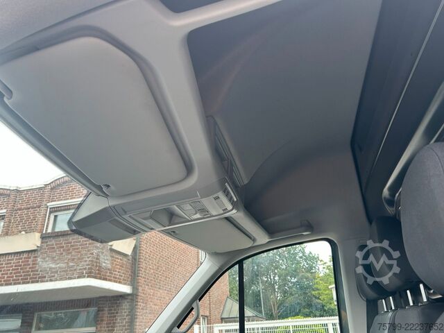 Xe van mui cao MAN TGE Kastenwagen 4x2