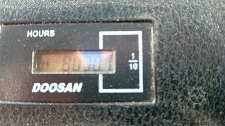 รถตักแบบบังคับพวงมาลัย DOSSAN DL300