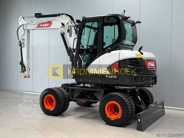 Bager na kotačima Bobcat E 57 W Nieuw