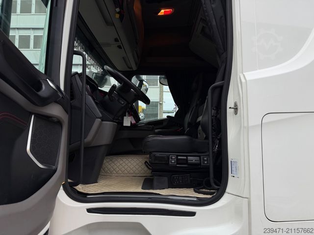 Vakio vetoauto SCANIA R520 V8 2x Tank Retarder ACC Leder