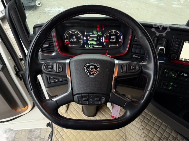 Vakio vetoauto SCANIA R520 V8 2x Tank Retarder ACC Leder