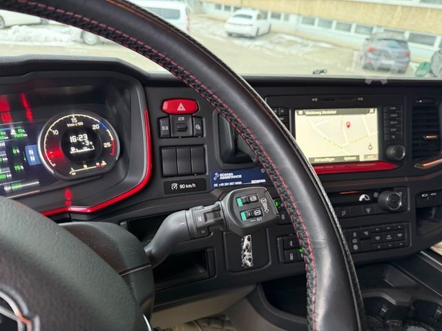 Vakio vetoauto SCANIA R520 V8 2x Tank Retarder ACC Leder