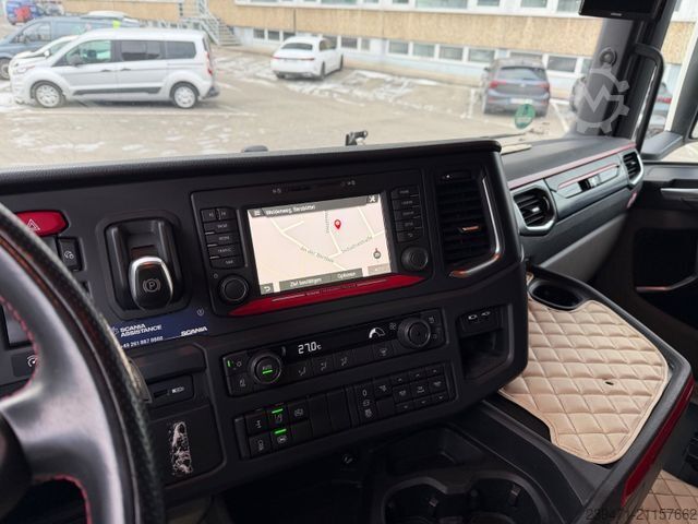 Vakio vetoauto SCANIA R520 V8 2x Tank Retarder ACC Leder