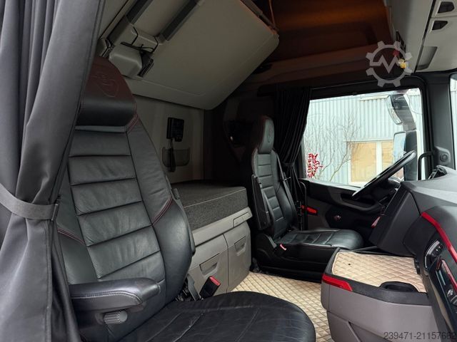 Vakio vetoauto SCANIA R520 V8 2x Tank Retarder ACC Leder