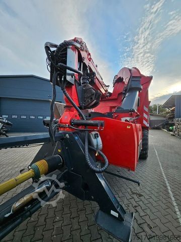 Veículo florestal VALTRA S374 / nur: 1.980h! / 06.2017 / Holzhacker