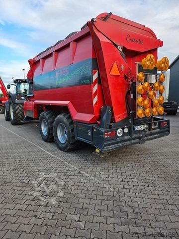 Veículo florestal VALTRA S374 / nur: 1.980h! / 06.2017 / Holzhacker