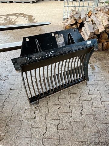 Veículo florestal VALTRA S374 / nur: 1.980h! / 06.2017 / Holzhacker