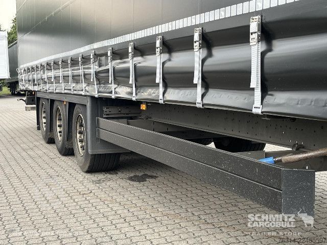 Semi-reboque aberto com lona Schmitz Cargobull Curtainsider Mega Getränke