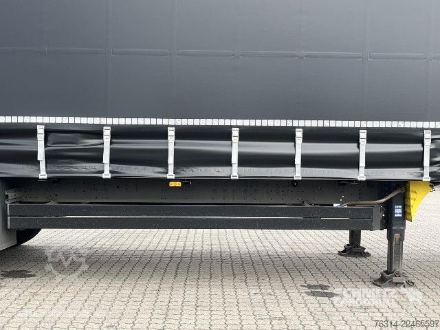 Semi-reboque aberto com lona Schmitz Cargobull Curtainsider Mega Getränke