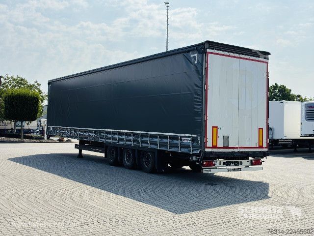 Semi-reboque aberto com lona Schmitz Cargobull Curtainsider Mega Getränke