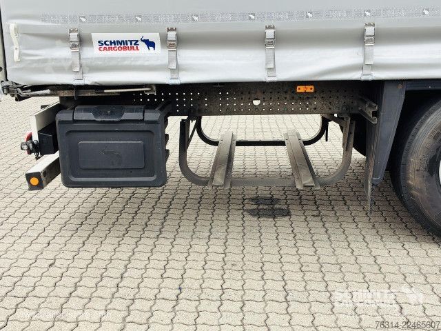 Semi-reboque aberto com lona Schmitz Cargobull Curtainsider Standard Getränke