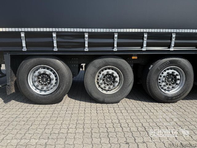 带篷布的开放式半挂车 Schmitz Cargobull Curtainsider Standard Getränke