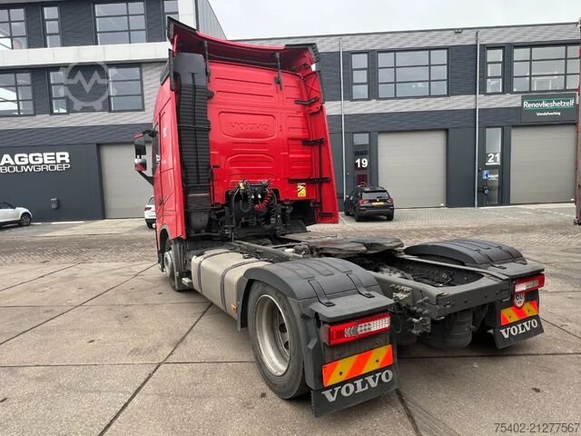 Standard tractor Volvo FH 13.420 Globetrotter / Mega / 2x Tank / Full Air