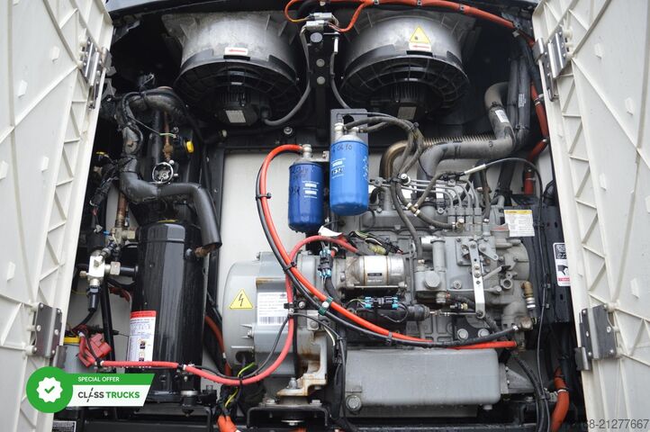 รถพ่วงกึ่งตู้เย็น SCHMITZ CARGOBULL SKO FP 45 Carrier Vector 1550