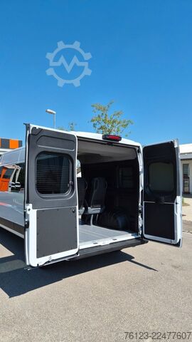 Furgoneta de caja alta PEUGEOT Boxer  Hochraum 9 Sitzer L3H2 verglast BlueHDi