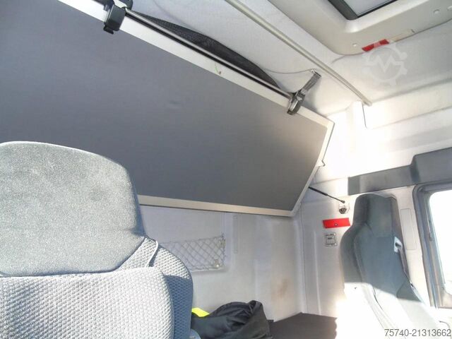 Box body MAN TGA 18.400 + combi + lift + euro 5 + 2.70