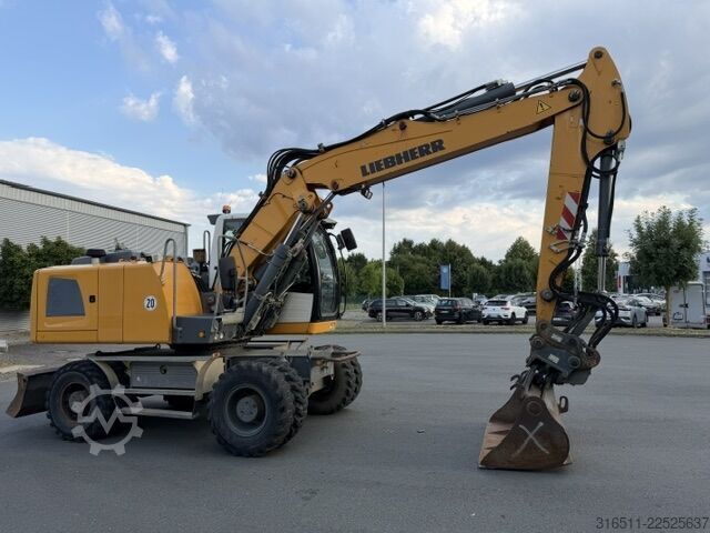 Máy xúc bánh lốp Liebherr A 918