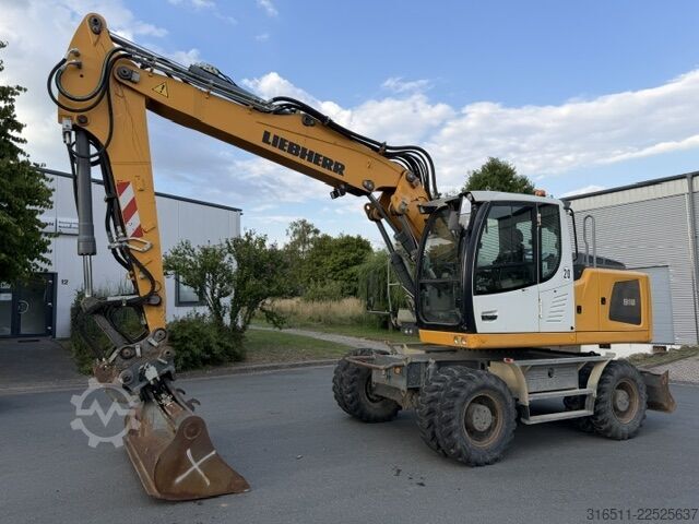 Máy xúc bánh lốp Liebherr A 918