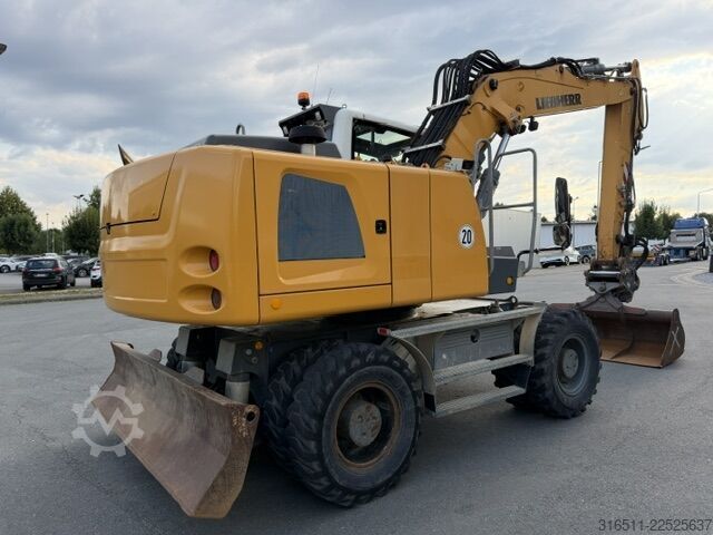 Máy xúc bánh lốp Liebherr A 918