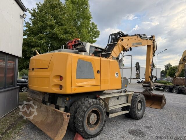 Máy xúc bánh lốp Liebherr A 918
