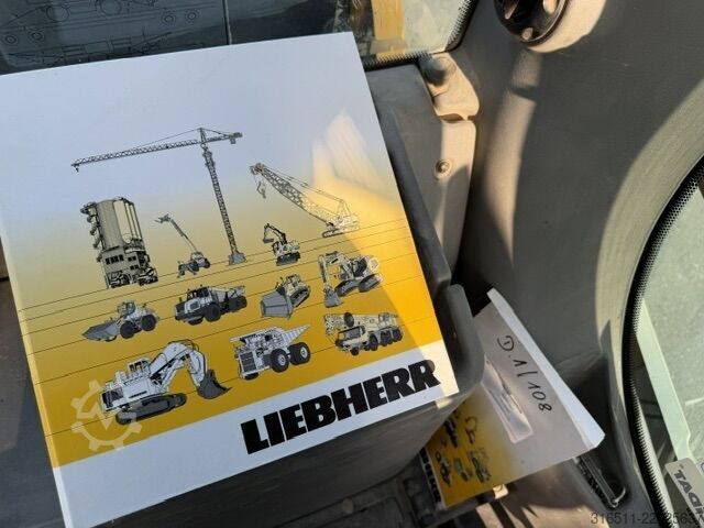 Máy xúc bánh lốp Liebherr A 918
