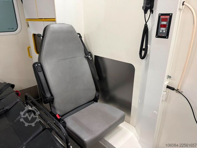 Feuerwehrfahrzeug MERCEDES-BENZ Sprinter 519 Rettungswagen Ferno-Trage 1.Hand
