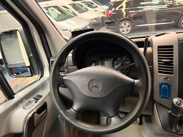 Feuerwehrfahrzeug MERCEDES-BENZ Sprinter 519 Rettungswagen Ferno-Trage 1.Hand