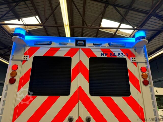 Feuerwehrfahrzeug MERCEDES-BENZ Sprinter 519 Rettungswagen Ferno-Trage 1.Hand