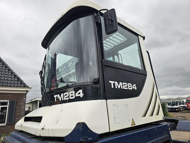 รถแทรกเตอร์ปลายทาง TERBERG RT283 /TERMINAL TRACTOR 4X4/ TURNING CHAIR. /AU...