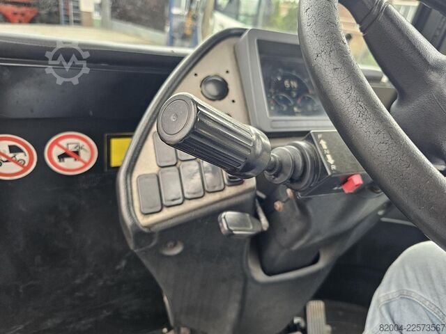 Terminalski traktor TERBERG RT283 /TERMINAL TRACTOR 4X4/ TURNING CHAIR. /AU...