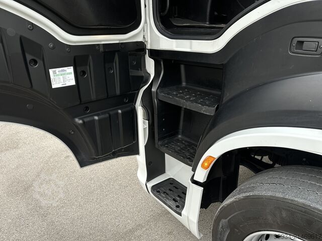 Standart çekici ünitesi Iveco S-WAY 490