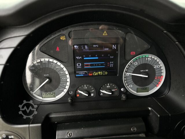 Standart çekici ünitesi Iveco S-WAY 490