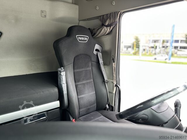 Standart çekici ünitesi Iveco S-WAY 490