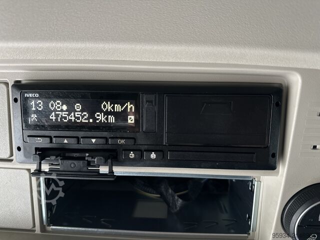 Standart çekici ünitesi Iveco S-WAY 490