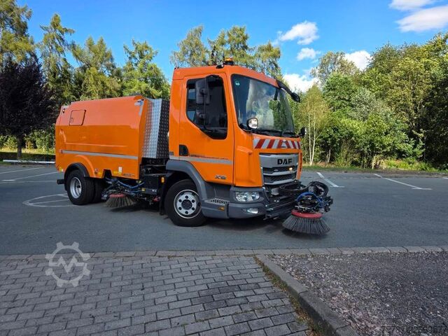 道路清掃車 DAF XB 210 Kehrmaschine wie neu Brock VS4 Kehraufbau