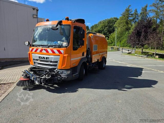 道路清掃車 DAF XB 210 Kehrmaschine wie neu Brock VS4 Kehraufbau