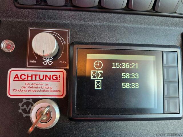道路清掃車 DAF XB 210 Kehrmaschine wie neu Brock VS4 Kehraufbau