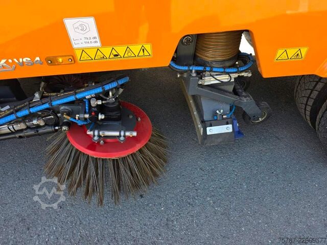 道路清掃車 DAF XB 210 Kehrmaschine wie neu Brock VS4 Kehraufbau