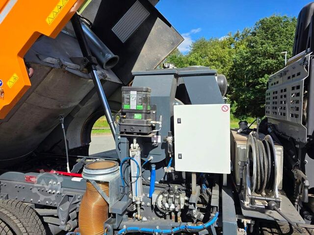 Balayeuse de voirie DAF XB 210 Kehrmaschine wie neu Brock VS4 Kehraufbau
