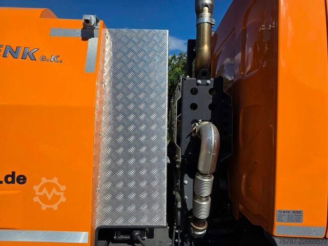 Balayeuse de voirie DAF XB 210 Kehrmaschine wie neu Brock VS4 Kehraufbau