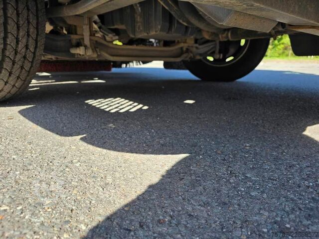 Balayeuse de voirie DAF XB 210 Kehrmaschine wie neu Brock VS4 Kehraufbau