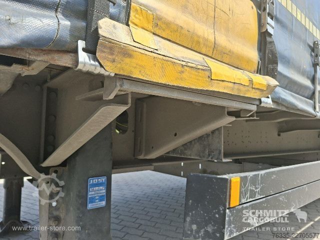 Trailer semi terbuka dengan terpal Schmitz Cargobull Curtainsider Mega