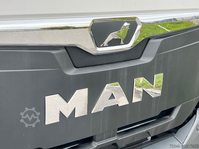 Crane yang terpasang pada truk MAN TGS 18.470 BL/PK 14.502/19 m/Prit. 6,20 m/ 9 tkm