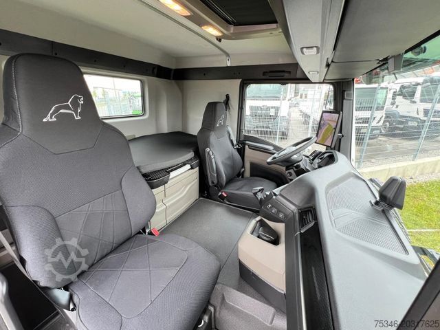 Crane yang terpasang pada truk MAN TGS 18.470 BL/PK 14.502/19 m/Prit. 6,20 m/ 9 tkm