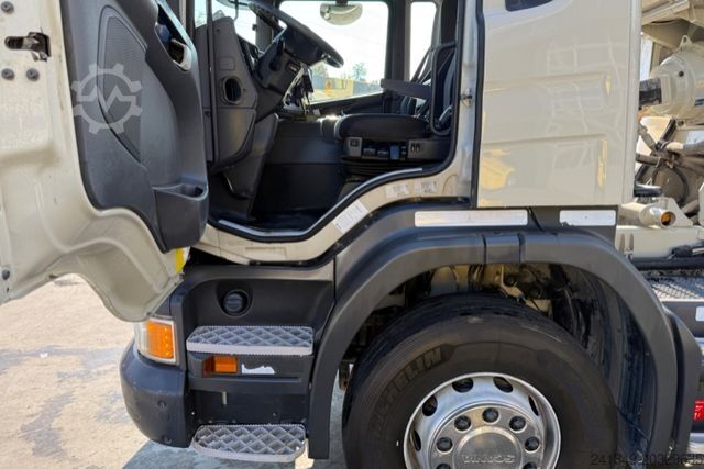 Kamion mikser za beton SCANIA P410 8x4 Liebherr 9m3