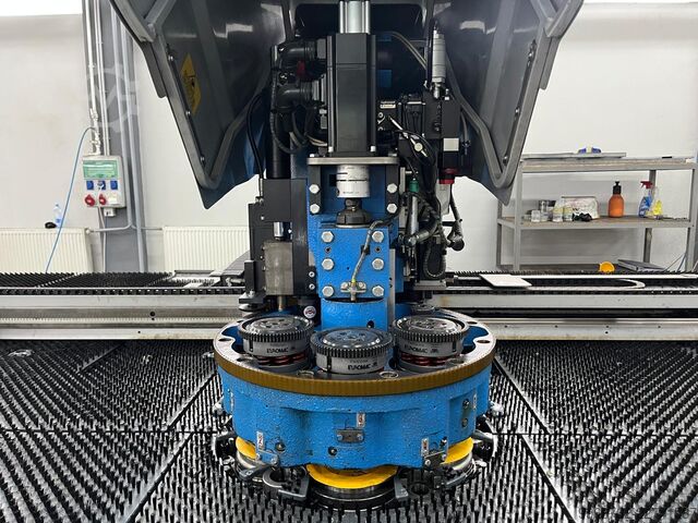 CNC vysekávací stroj EUROMAC STX FLEX 12 1500/22-2500 EUROMAC STX FLEX 12 1500/22-2500