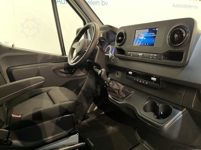 Dobozos kisteherautó Mercedes-Benz Sprinter 311 CDI L2H2 RWD / Euro 6 / Servicebus...