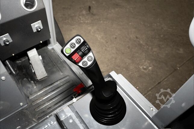 Chargeuse HZM 811-T Profi Yunnei 25PS